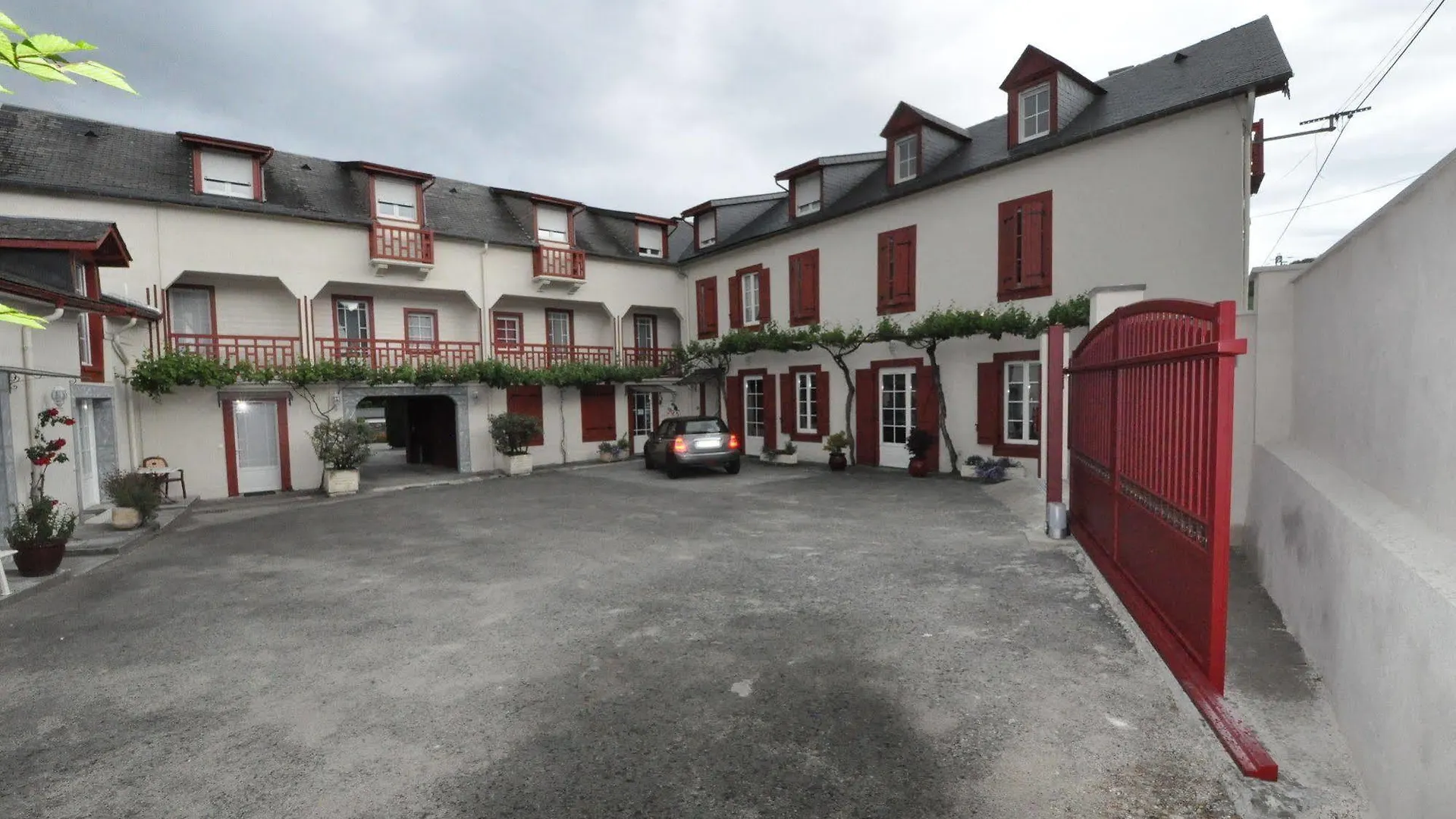 Le Clos Du 5 - Appart Hotel Bagneres בנרס-דה-ביגור